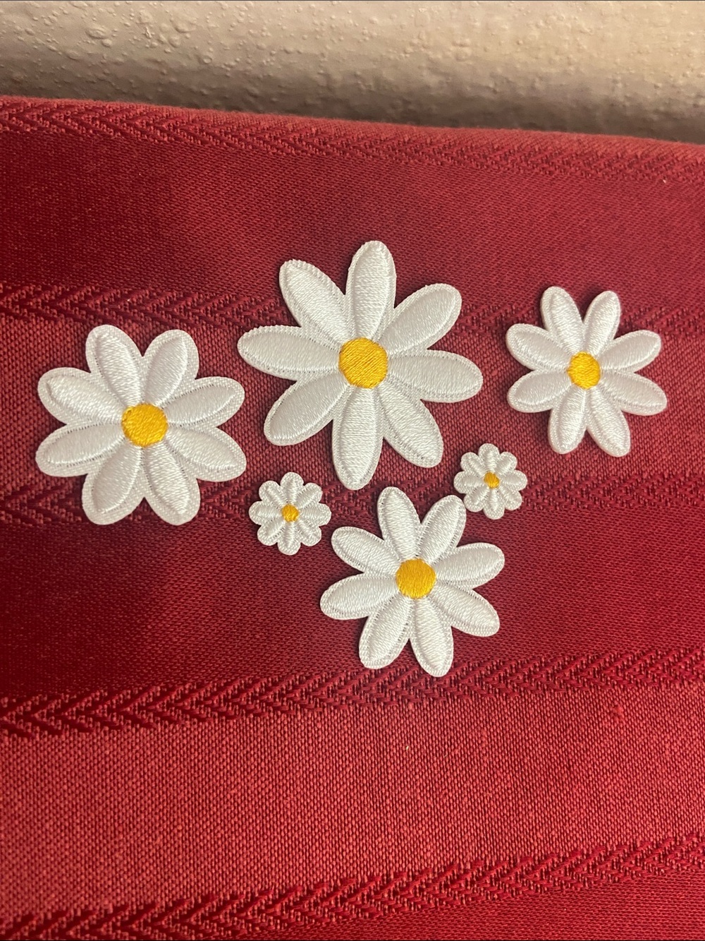 5/$10❤️❤️❤️NEW Set of 6 Daisy Iron On Patches Set